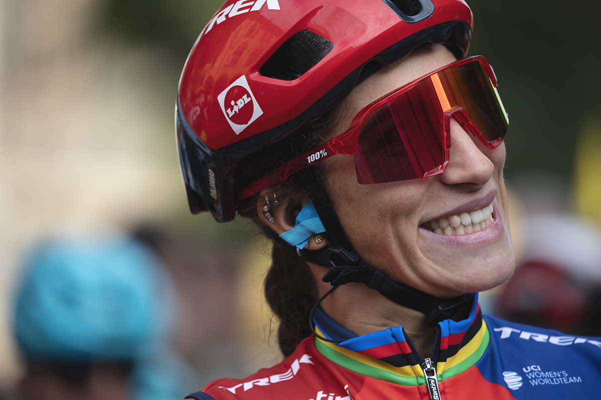 Giro dell'Emilia Internazionale Donne Elite 2025 - Elisa Balsamo beams at a friend at the start of the race