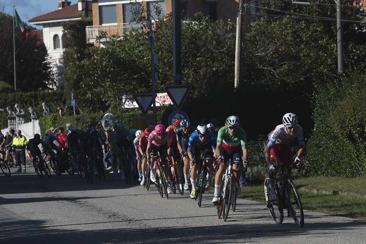 Gran Piemonte 2024 - Riders push on through Maggiora