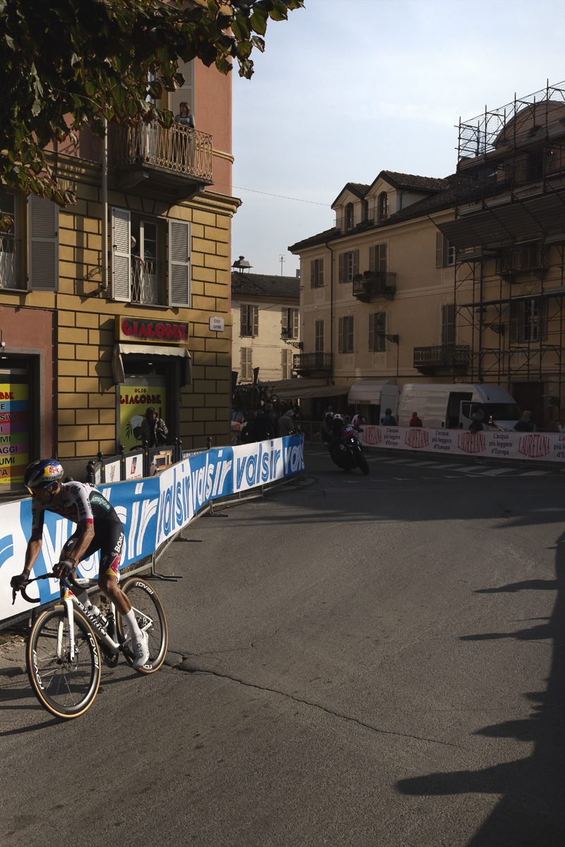 Gran Piemonte 2025 - Jan Tratnik rounds a corner on the race course in Acqui Terme