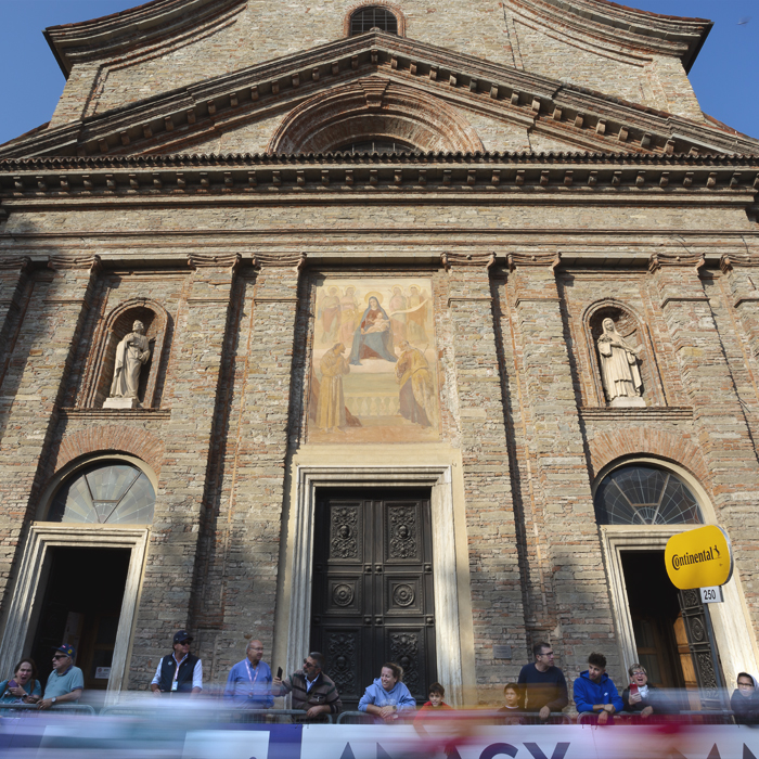 Gran Piemonte 2025 - Riders speed past the beautiful facade of Parrocchia di San Francesco