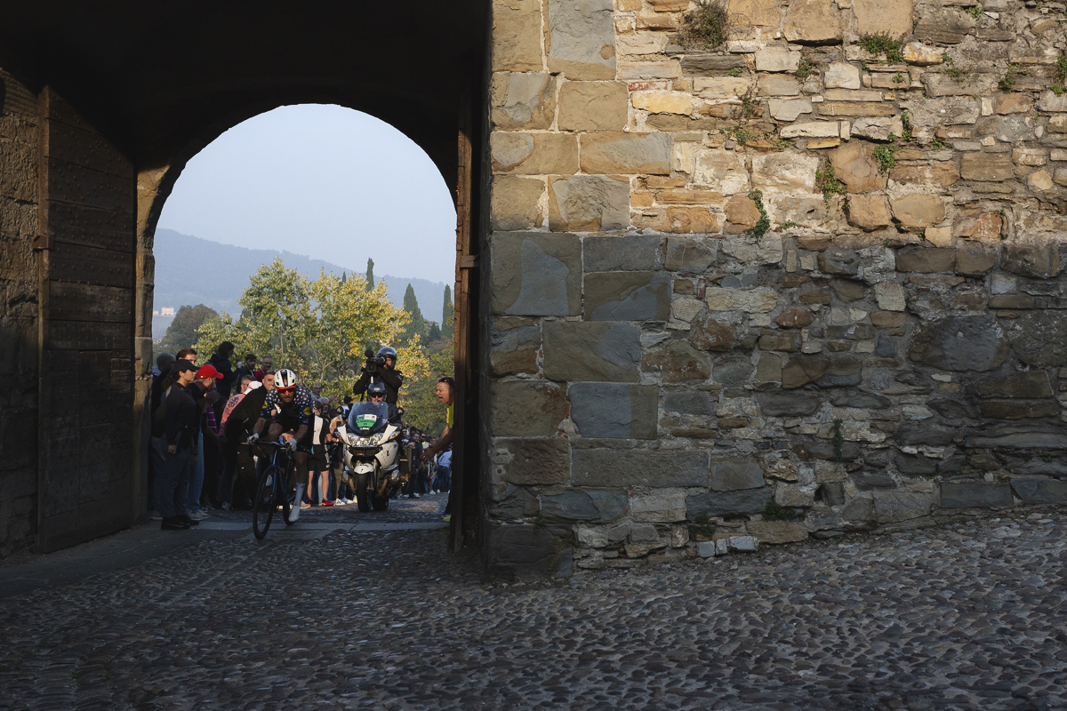 Il Lombardia 2025 - Quinn Simmons passes through the Porta San Lorenzo