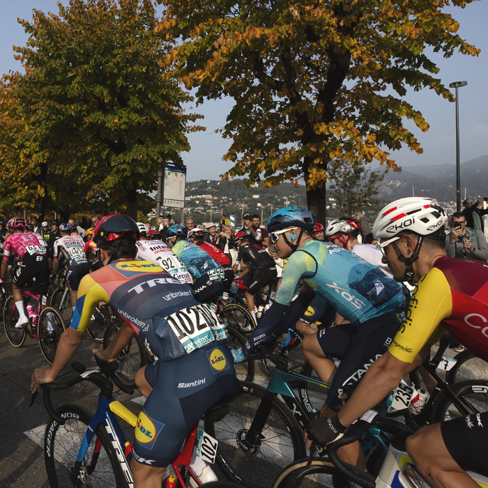 Il Lombardia 2025 - Riders on a tree lined road along Lake Como