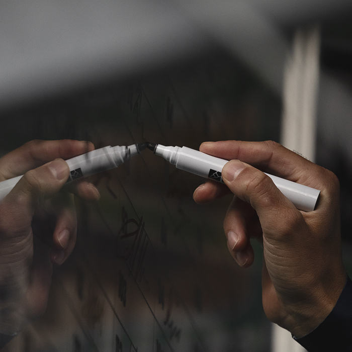 Il Lombardia 2025 - A riders hand as he signs his name on the board