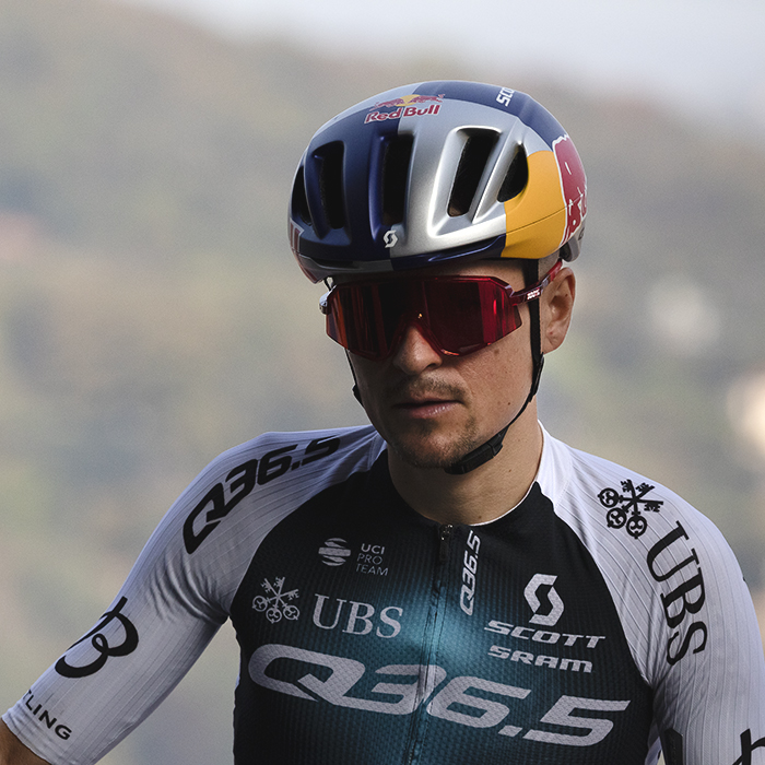 Il Lombardia 2025 - Tom Pidcock climbs the steps to the presentation podium in Como