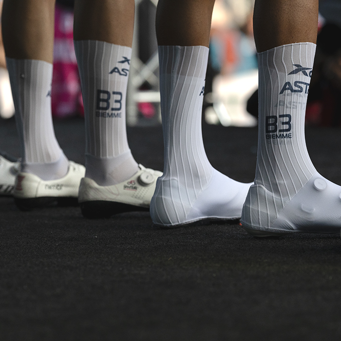 Il Lombardia 2025 - The feet of the XDS Astana Team in their racing shoes as they are presented to the crowd