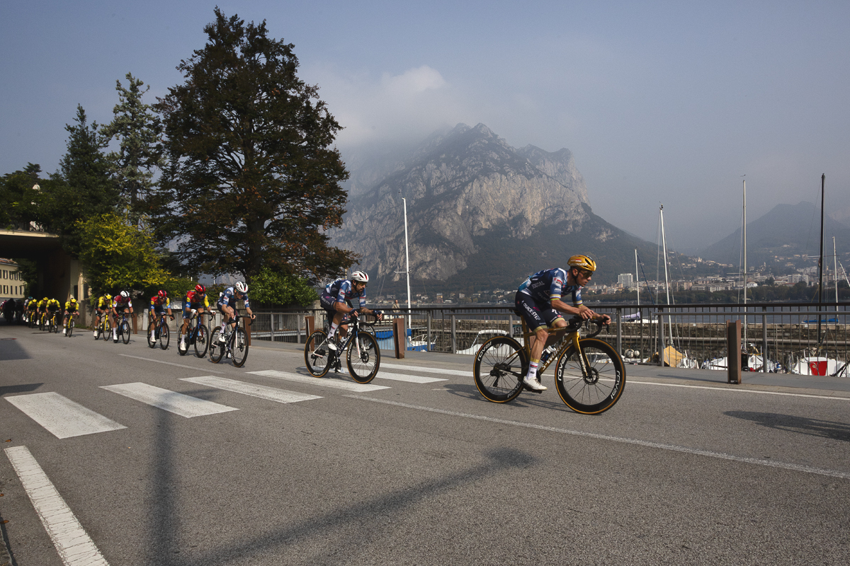 Il Lombardia 2025 - Remco Evenepoel races through Malgrate along the shores of Lago di Lecco