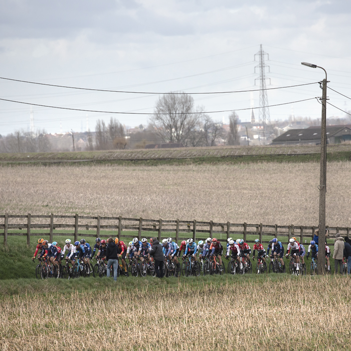 Kuurne Brussel Kuurne 2024 - Riders move down the road lined by fields