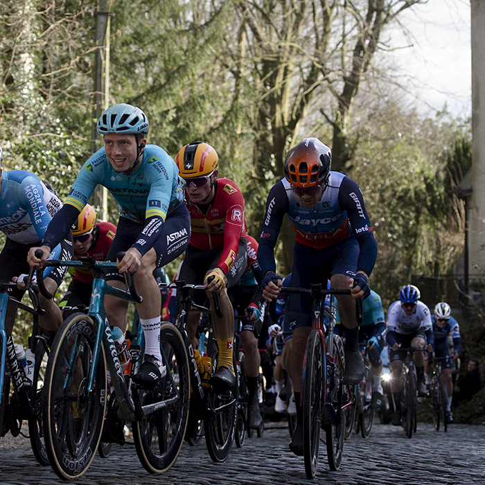 Kuurne Brussel Kuurne 2024 - Riders with effort showing on their faces tackle the climb