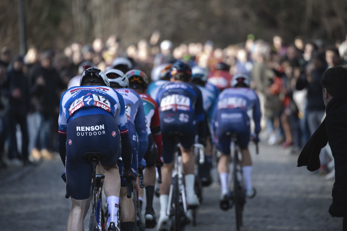 Kuurne Brussel Kuurne 2024 - Kasper Asgreen at the back of a group on the climb of Oude Kruisberg