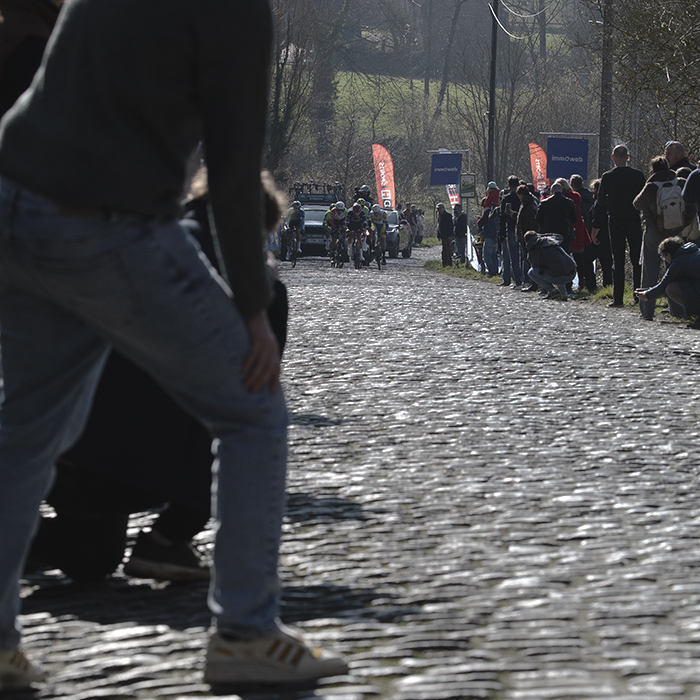 Kuurne Brussel Kuurne 2025 - Fans lean into the road to catch the first glimpse of riders as they tackle the climb of Mont St-Laurent