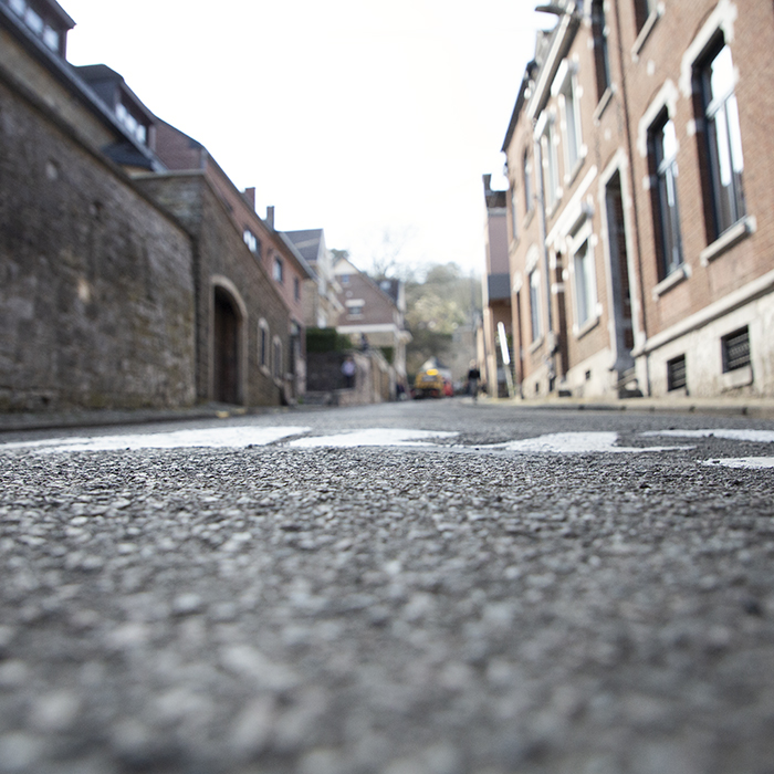 La Flèche Wallonne 2023 - Huy written on the road taken from a very low angle