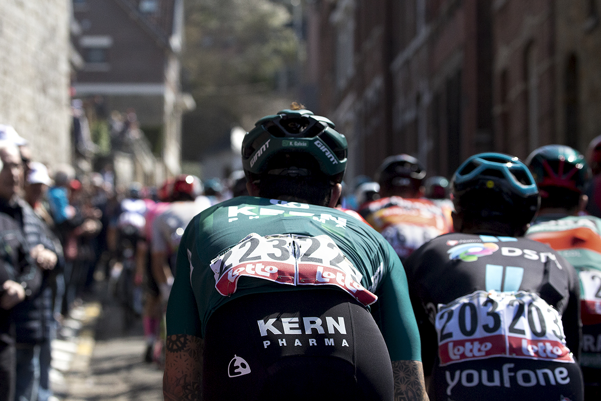 La Flèche Wallonne 2023 - The back of Francisco Galván of Equipo Kern Pharma as he begins the climb