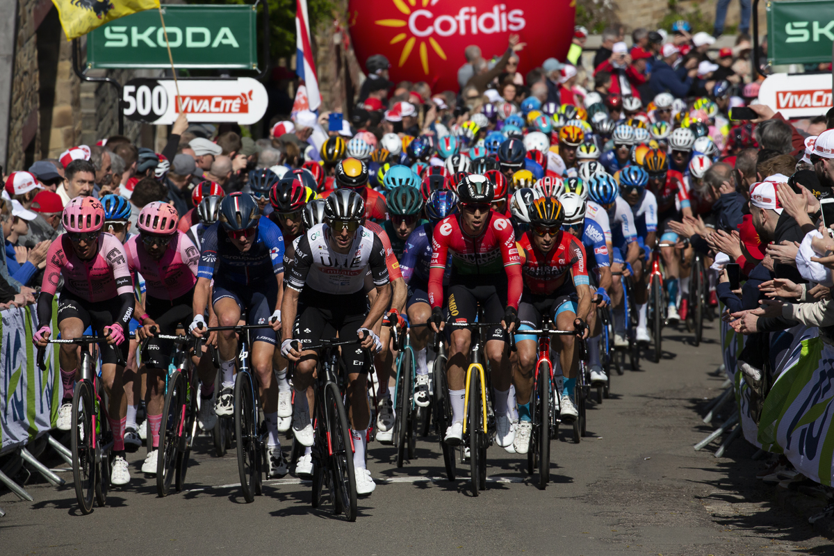 La Flèche Wallonne 2023 - The peloton ascend the Huy led by George Bennett of UAE Team Emirates