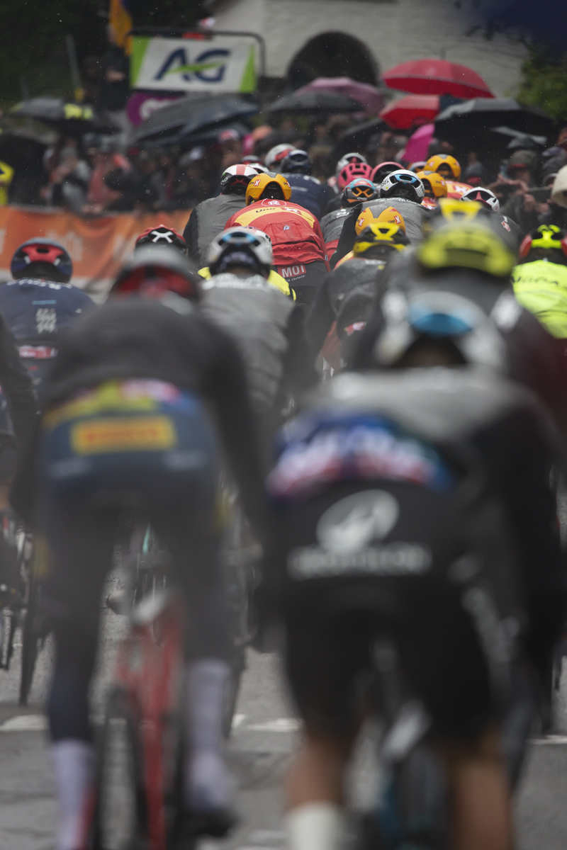 La Flèche Wallonne 2024 - The back of the race on the Mur de Huy is lined with fans holding umbrellas