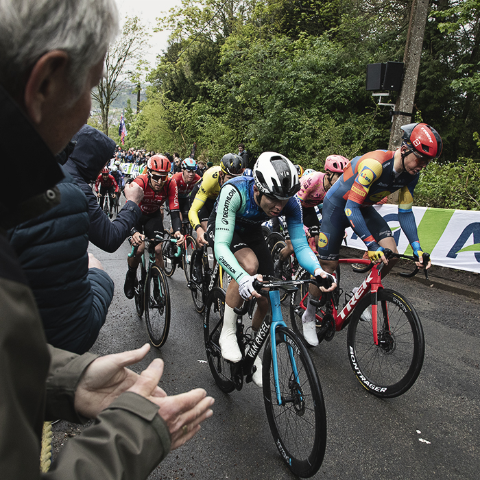 La Flèche Wallonne 2024 - The favourites are urged on by fans as they make their final attacks on the Mur de Huy