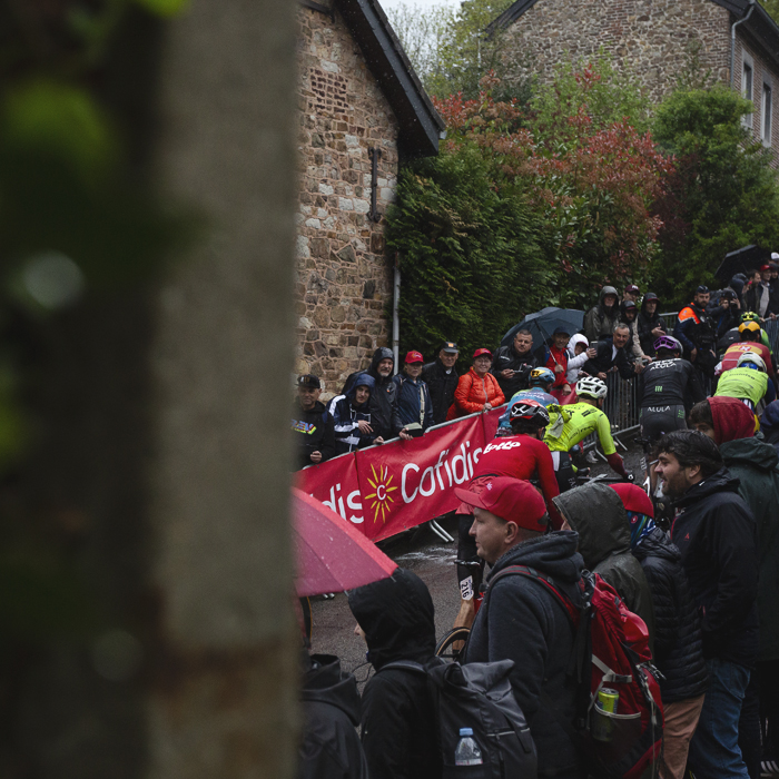 La Flèche Wallonne 2025 - Crowds watch riders traverse the Mur de Huy