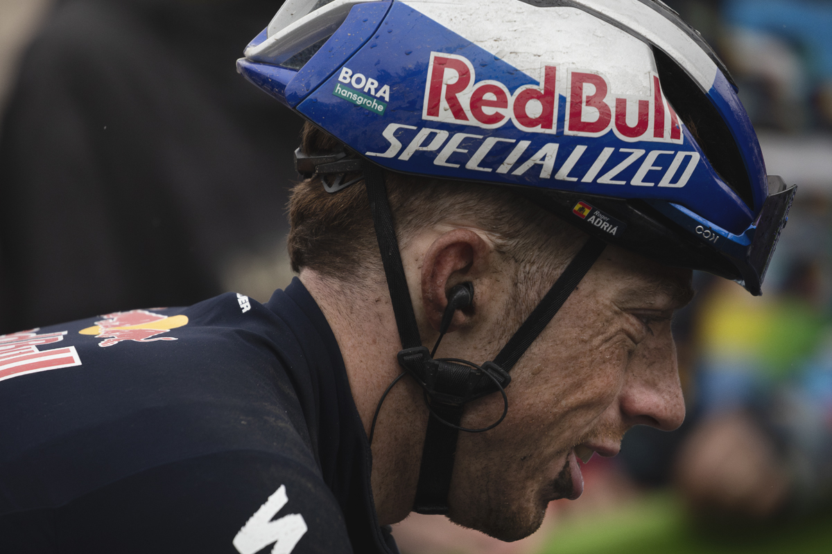 La Flèche Wallonne 2025 - A close up of Roger Adrià, face wet and dirty due to the weather conditions
