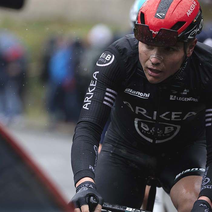 La Flèche Wallonne 2025 - Raúl García Pierna climbs the Mur de Huy in the rain