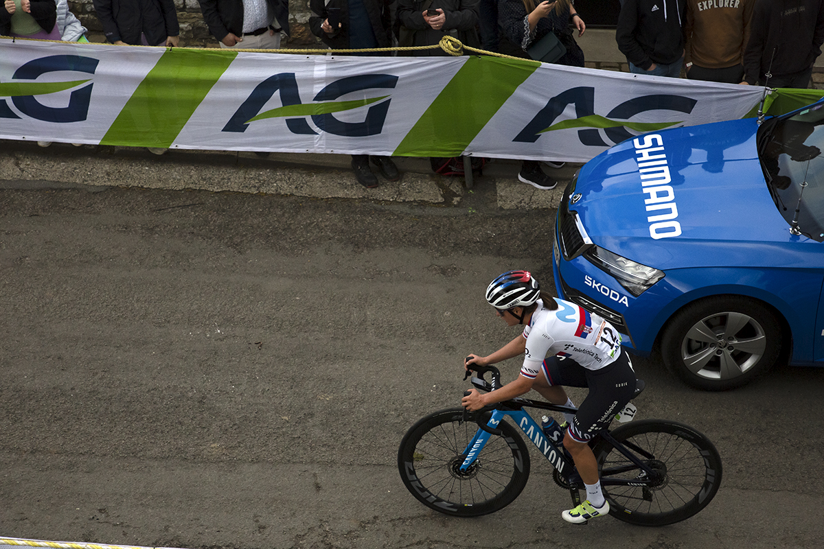 La Flèche Wallonne Femmes 2023 - Jelena Erić of Movistar Team seen from above as she climbs the Mur de Huy