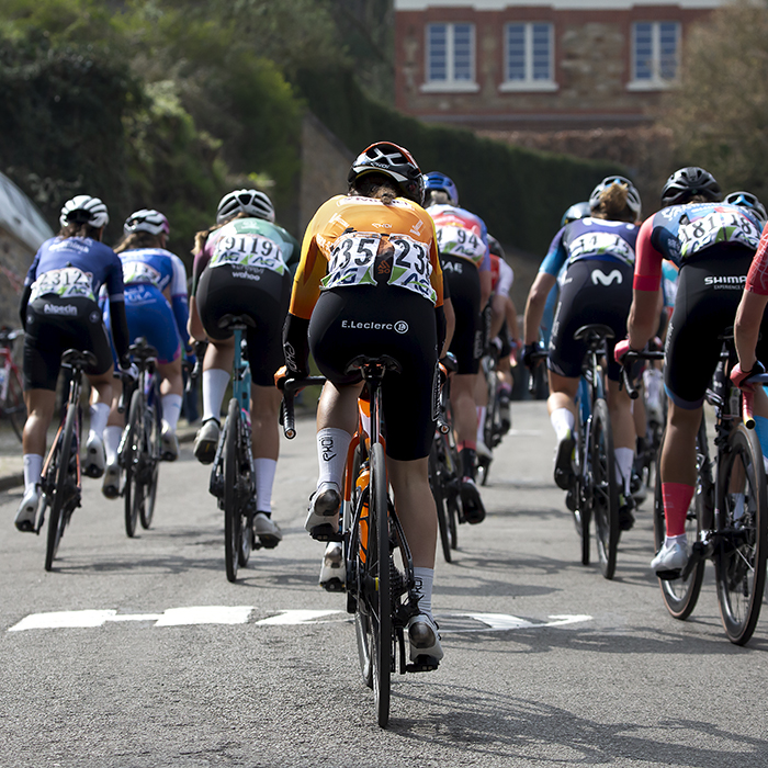 La Flèche Wallonne Femmes 2023 - The back of the peloton on the Mur de Huy