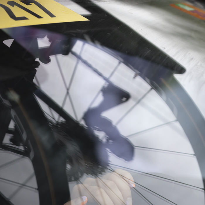 La Flèche Wallonne Femmes 2025 - Wheels are reflected in the windscreen of a race car