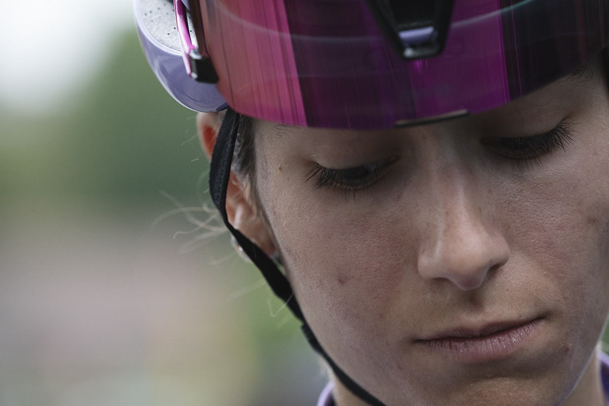 La Flèche Wallonne Femmes 2025 - Yuliia Biriukova looks downwards as she gets ready to compete