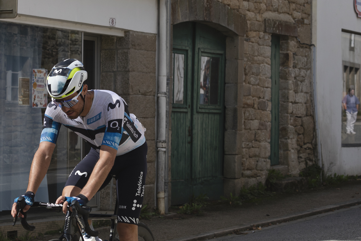 Bretagne Classic - Ouest-France 2025 - Albert Torres with his head lowered during the event