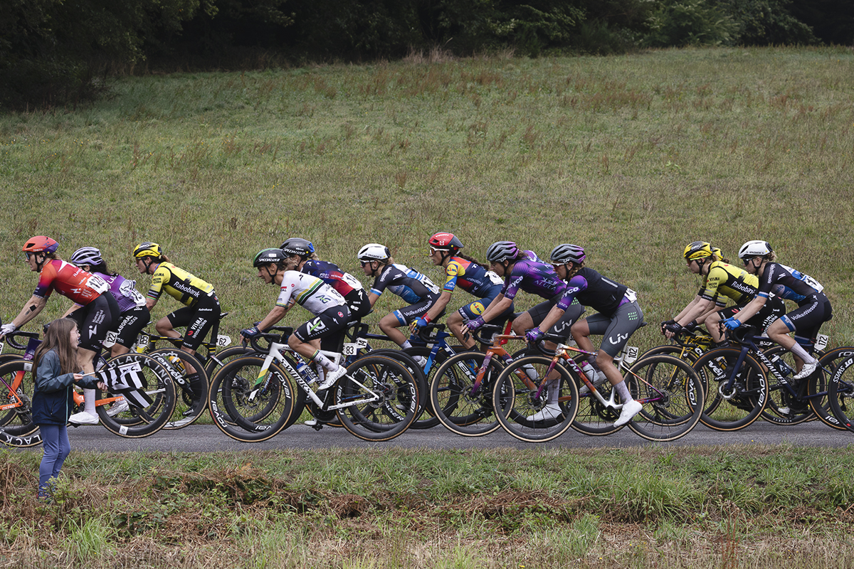 Classic Lorient Agglomération - Ceratizit 2025 - A young girl waves a Breton flag and shouts support  as the peloton passes