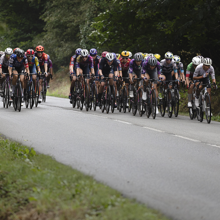 Classic Lorient Agglomération - Ceratizit 2025 - The peloton split into two groups during the race