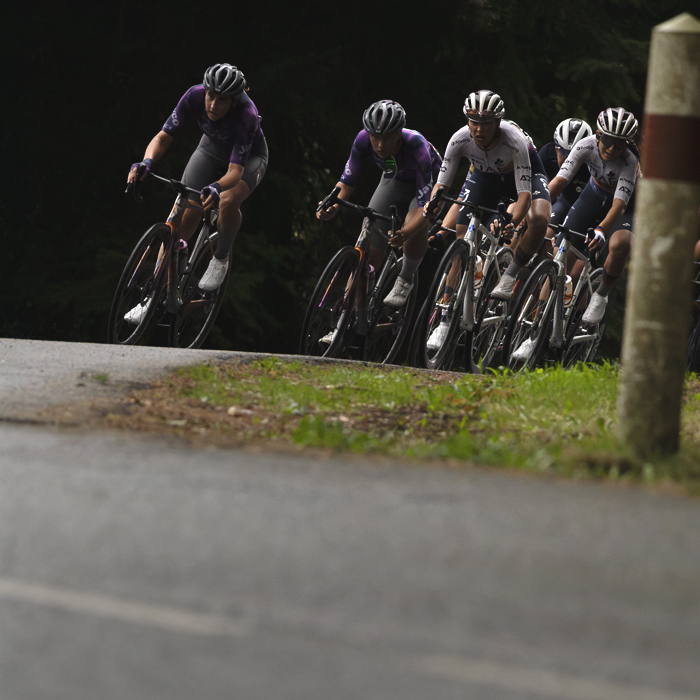 Classic Lorient Agglomération - Ceratizit 2025 - Riders round a corner on the race