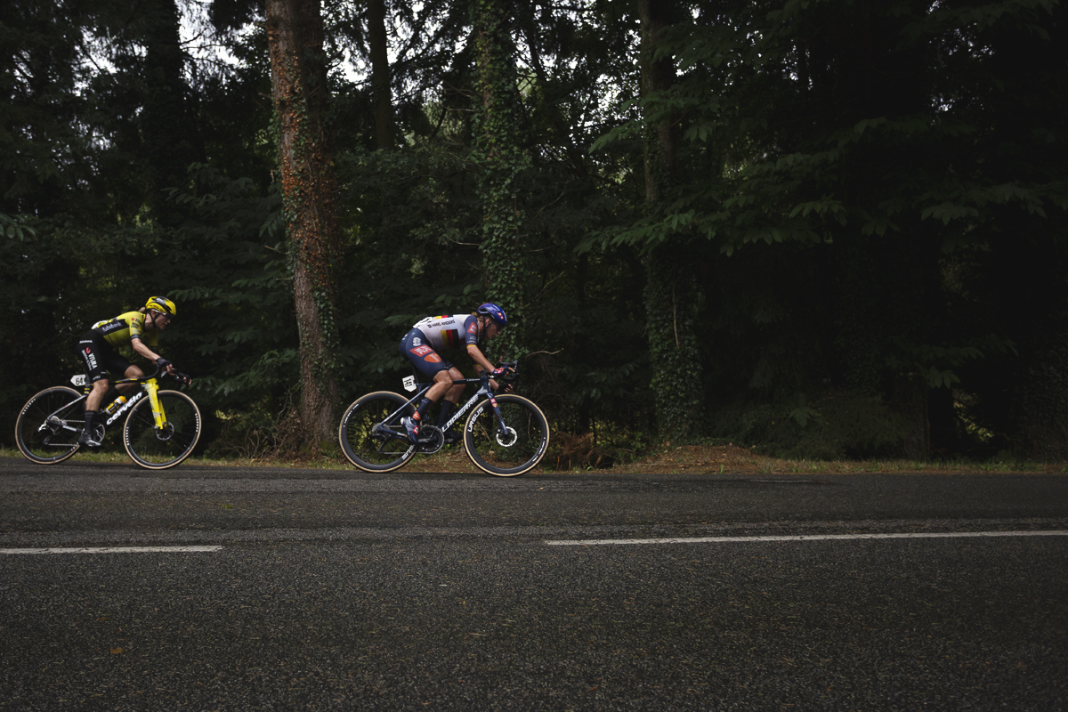 Classic Lorient Agglomération - Ceratizit 2025 - Franziska Koch and Femke de Vries ride through the woodland