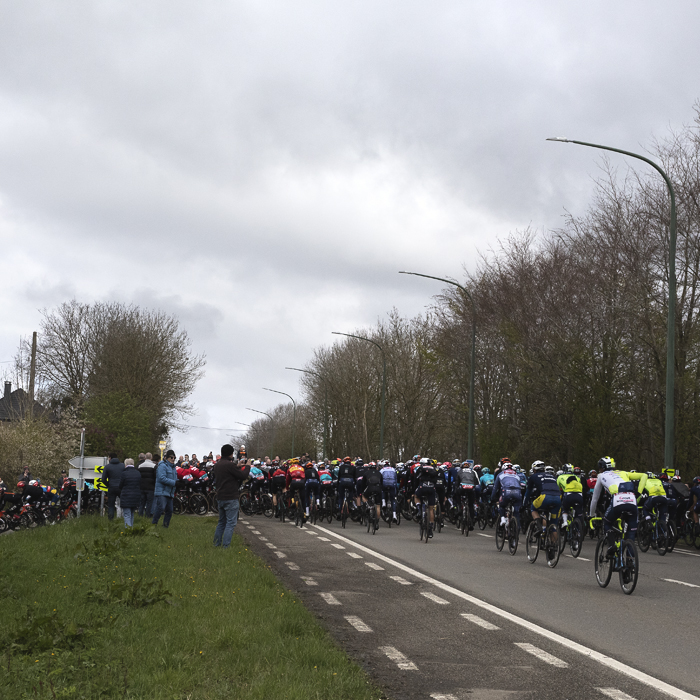 Liège-Bastogne-Liège 2024 - Riders move away and round a corner at Vaux