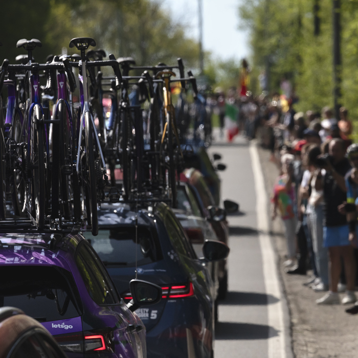 Liege Bastogne Liege 2025 - The race convoy makes its way up the Côte des Forges