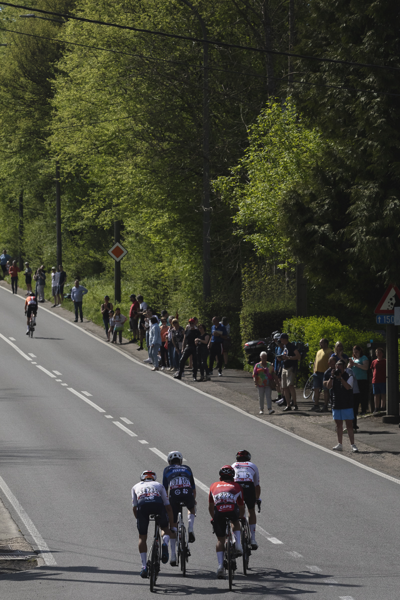 Liege Bastogne Liege 2025 - Riders reach the bottom of the long climb at Côte des Forges