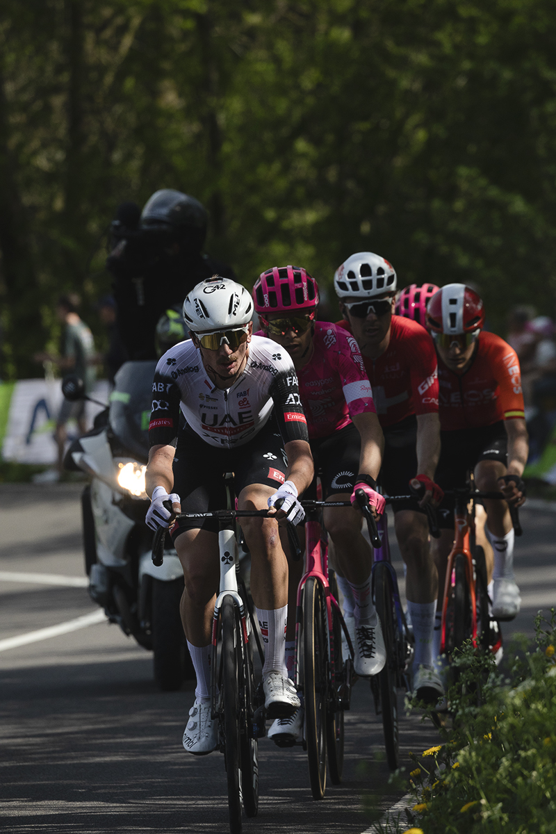 Liege Bastogne Liege 2025 - Brandon McNulty leads a group of riders up the climb of Côte des Forges