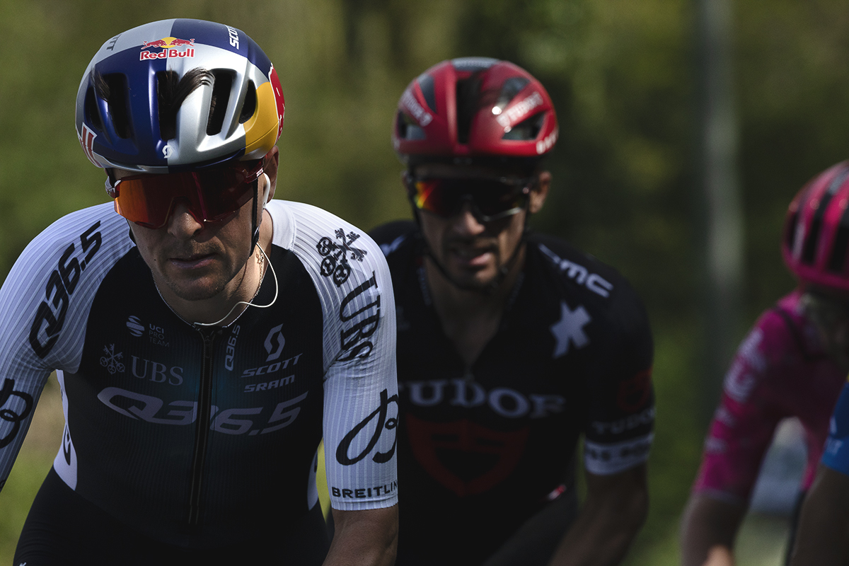 Liege Bastogne Liege 2025 - Tom Pidcock tackles the climb of Côte des Forges