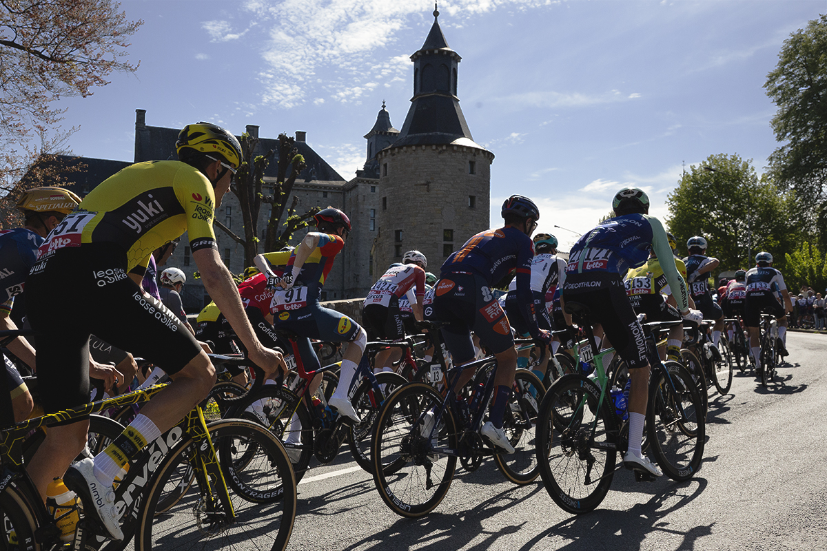 Liege Bastogne Liege 2025 - Riders against the dramatic backdrop of Château de Harzé