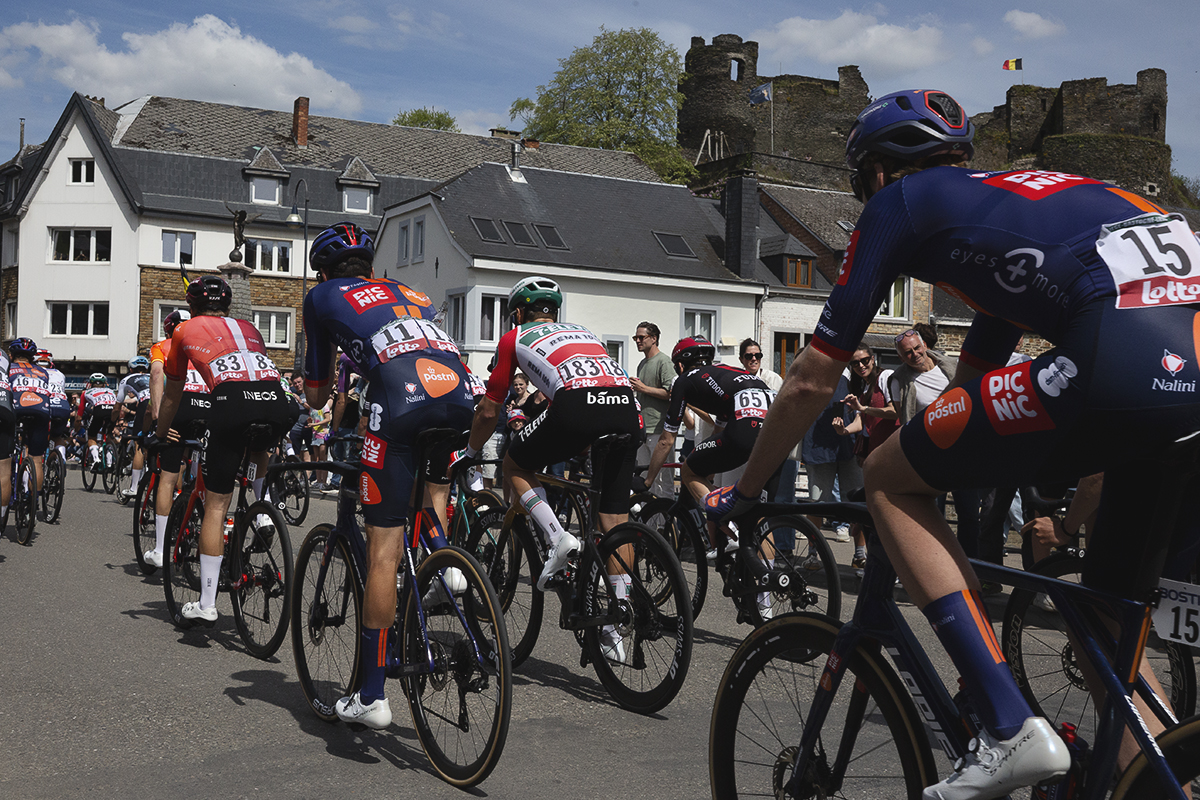 Liege Bastogne Liege 2025 - The peloton with the castle at La Roché-en-Ardenne in the background