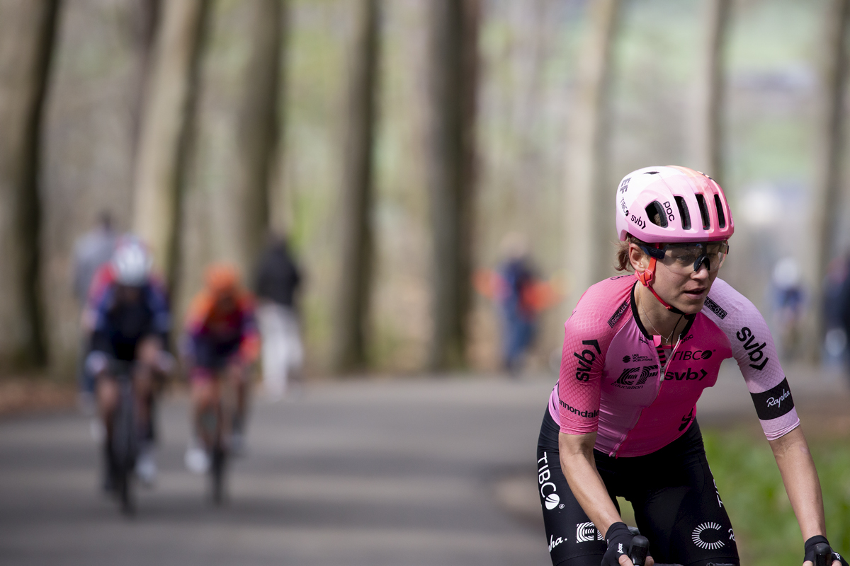 Liège-Bastogne-Liège Femmes 2023 - Krista Doebel-Hickok of EF Education-TIBCO-SVB, climbs along the Faix du Diable towards the top of the Côte de Wanne