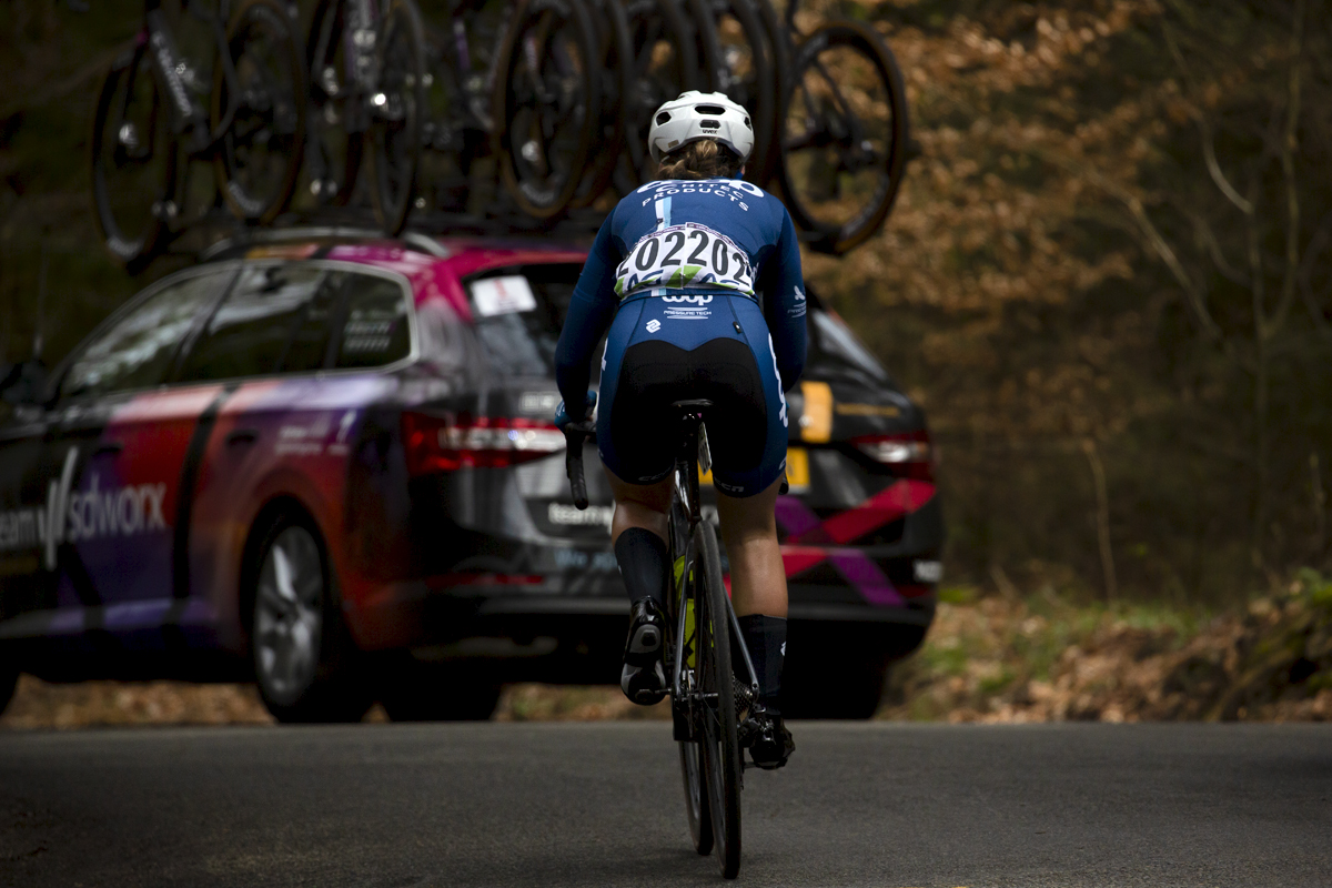 Liège-Bastogne-Liège Femmes 2023 - Stine Dale of Team Coop - Hitec Products seen from the back as she follows a team car up the climb