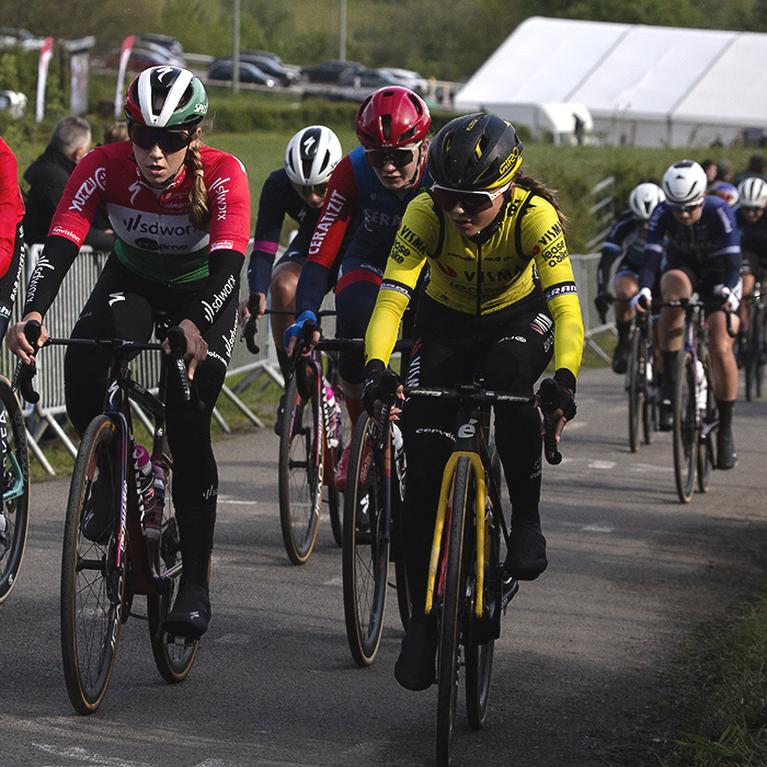 Liège-Bastogne-Liège Femmes 2024 - Riders take on the climb of Côte de la Redoute