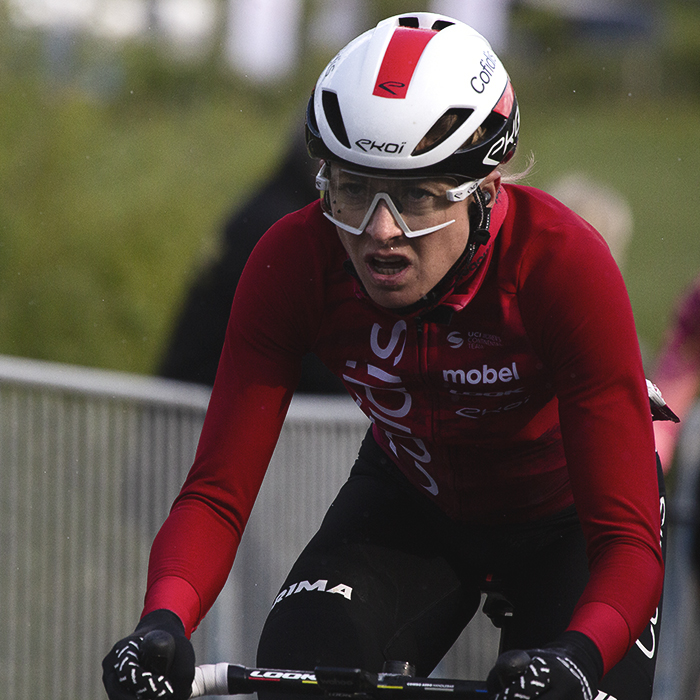 Liège-Bastogne-Liège Femmes 2024 - Morgane Coston of Cofidis takes on the climb