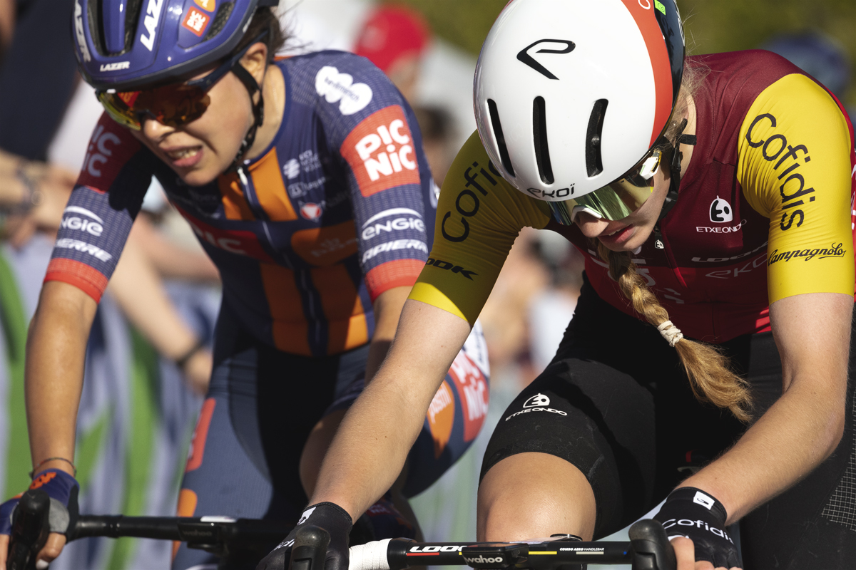 Liège Bastogne Liège Femmes 2025 - Eleonora Ciabocco & Julie Bego tackle the climb at Côte de La Redoute