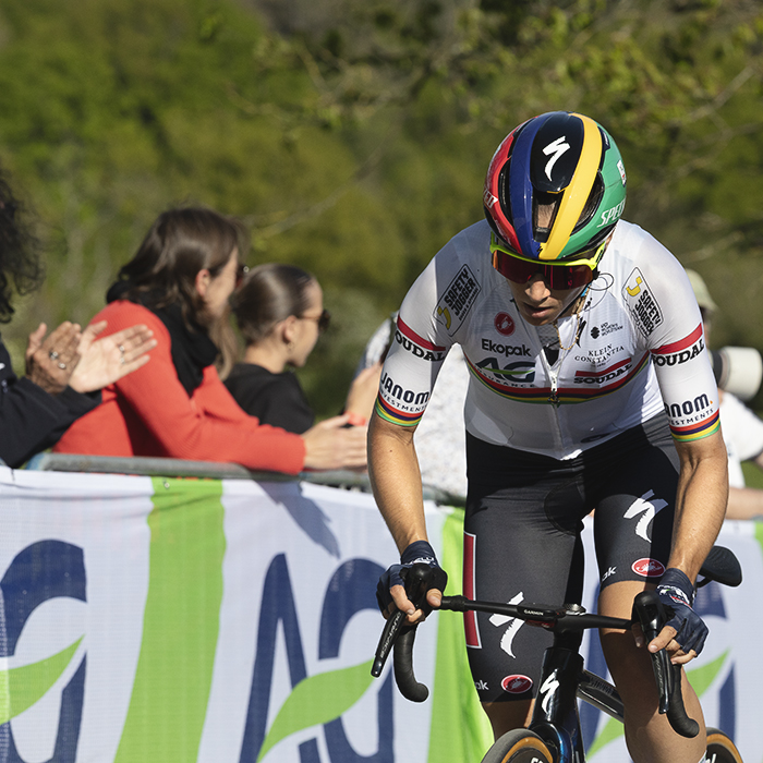 Liège Bastogne Liège Femmes 2025 - Kimberley Le Court Pienaar on the climb of Côte de La Redoute