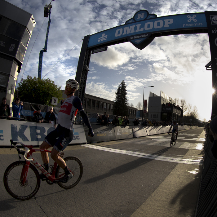 OMLOOP HET NIEUWSBLAD