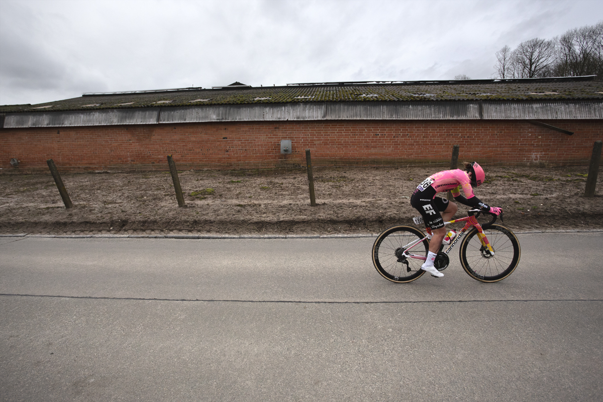 Omloop Het Nieuwsblad Vrouwen 2024 - Noemi Rüegg of EF Education-Cannondale rides past a brick barn on Kapellestraat