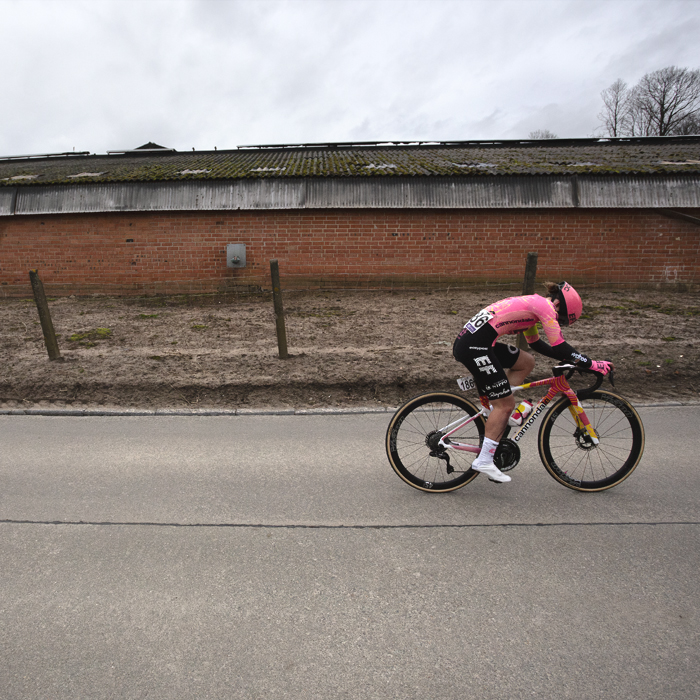 Omloop Het Nieuwsblad Vrouwen 2024 - Noemi Rüegg of EF Education-Cannondale rides past a brick barn on Kapellestraat