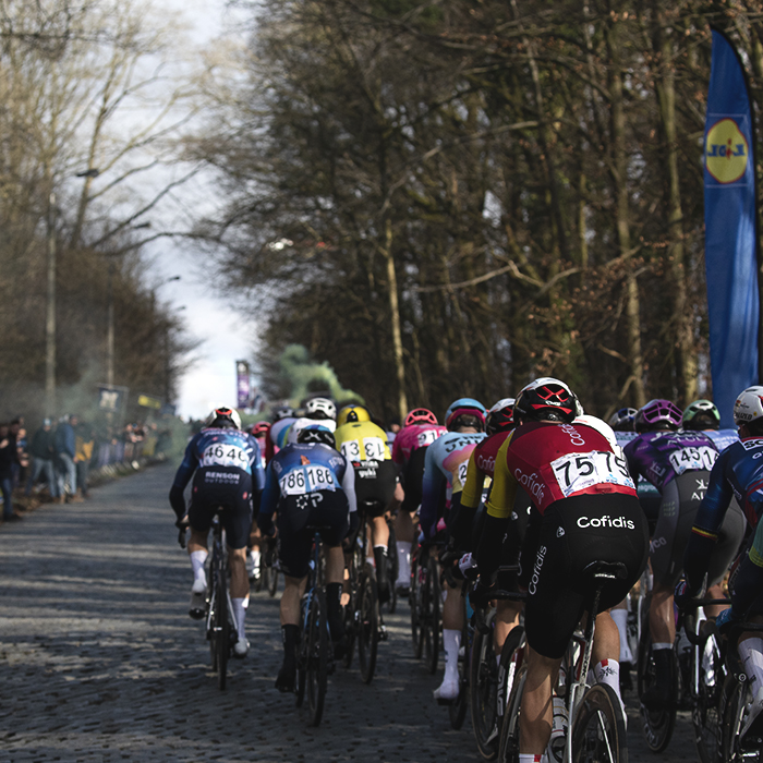 Omloop Nieuwsblad 2025 - Fans encourage riders on the Bosberg