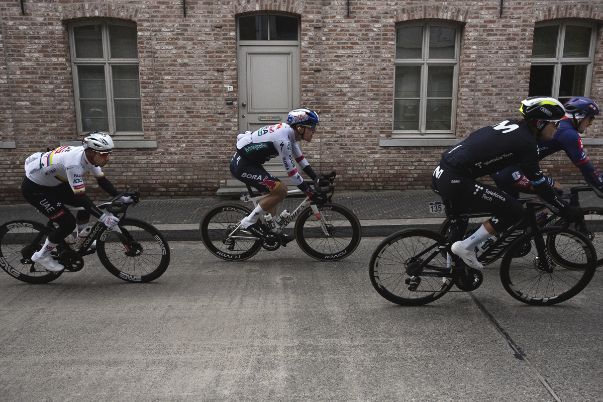 Omloop Nieuwsblad 2025 - Riders seen passing a traditional Belgian house in Kruisem