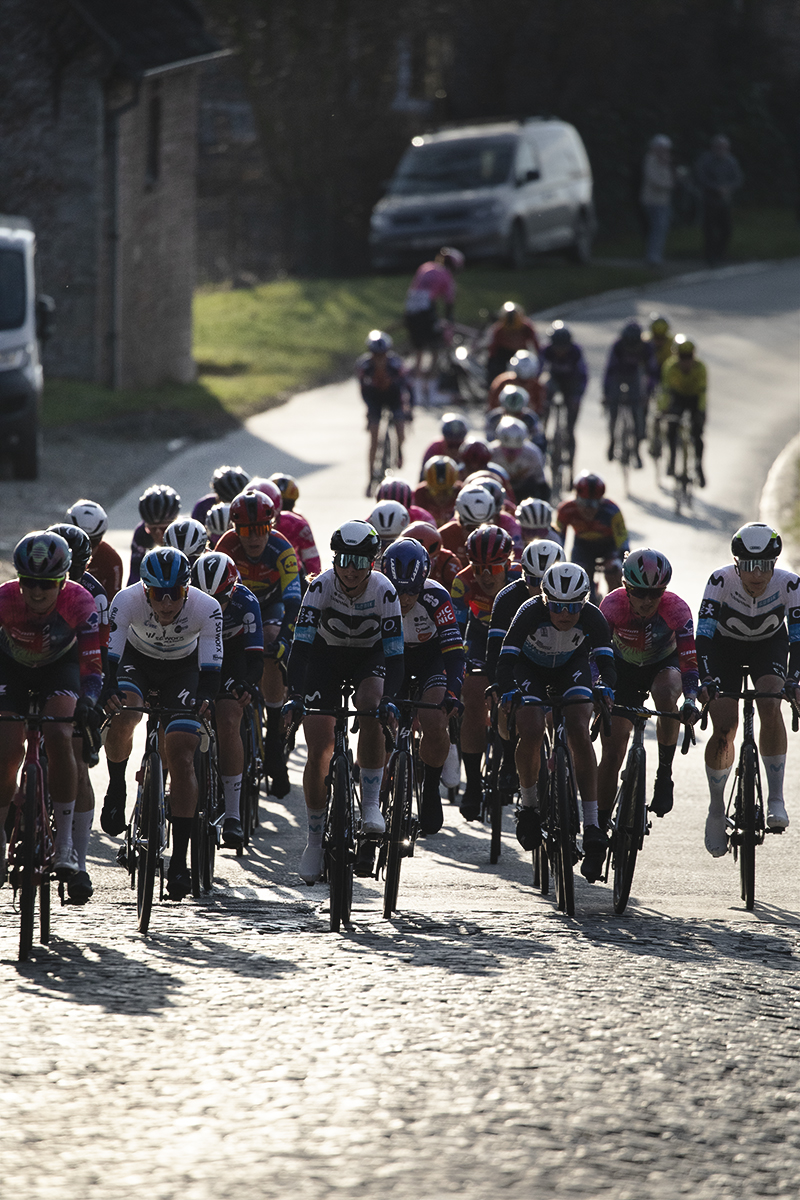 Omloop Nieuwsblad Vrouwen 2025 - A group of riders at the foot of the Bosberg